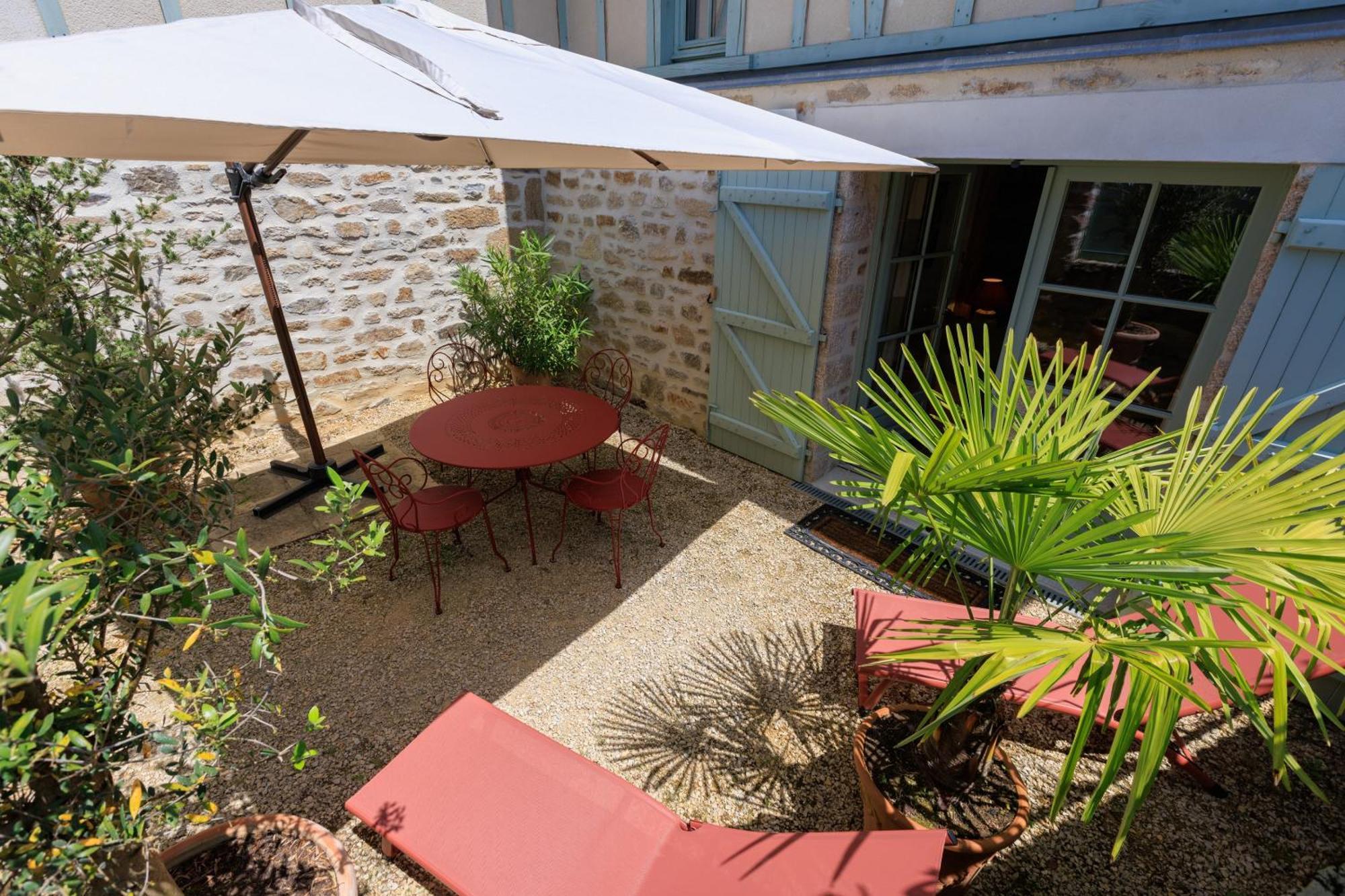 Maison D'Hotes Les Jardins Saint Eloi Le Lonzac Exteriör bild